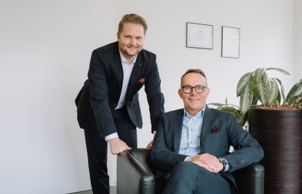 Matthias Döll (rechts) und Gregor Bruhin im Dialog über Unternehmensnachfolge mit Haltung (Foto: zvg)