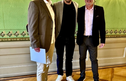 Patrice Hitz soll 2041/42 Präsident werden. Links von ihm sein Götti, Simon Haldemann, rechts der heutige Präsident, Beat Götz